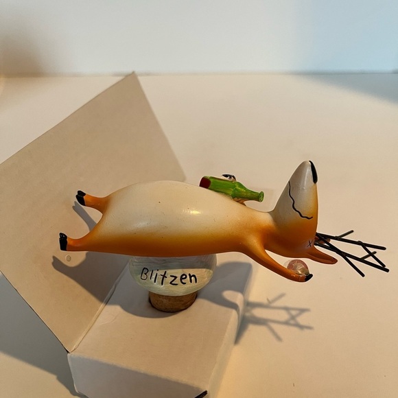 New in Box Two Wine Enthusiast Bottle Stoppers Vixen and Blitzen  Set of 2 - Picture 10 of 14